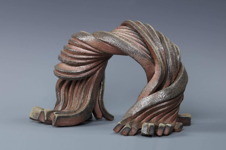 《玄武岩系列》，2021，陶土、柴燒，40x25x28 cm